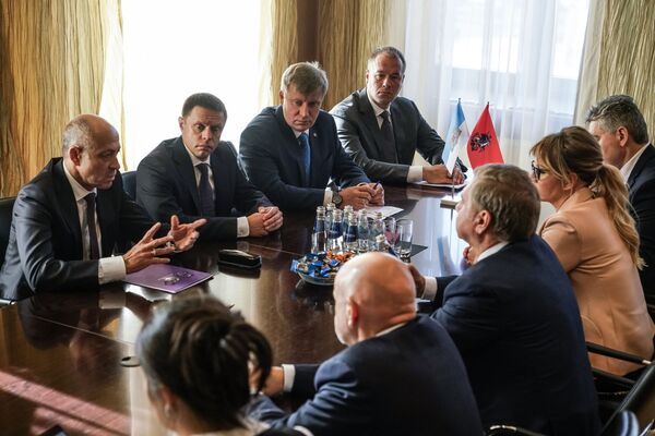 Россия - Латвия: не получается дружить странами, давайте дружить городами Россия - Латвия: не получается дружить странами, давайте дружить городами - Sputnik Латвия