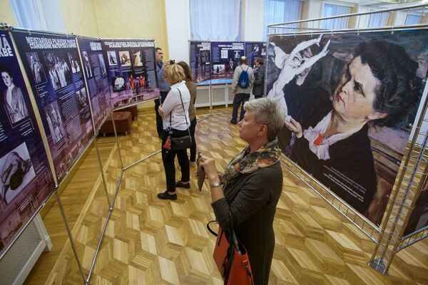 Спасительница Милды: в Риге открылась уникальная выставка Веры Мухиной Спасительница Милды: в Риге открылась уникальная выставка Веры Мухиной - Sputnik Латвия