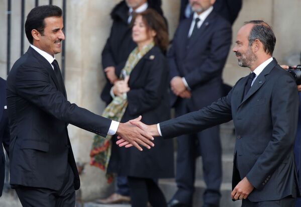 Премьер-министр Франции Эдуар Филипп и эмир Катара Тамим бин Хамад Аль Тани на церемонии прощания с бывшим президентом Франции Жаком Шираком - Sputnik Латвия