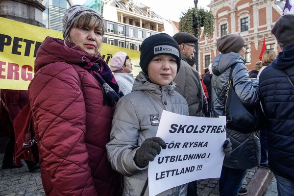 Русские Латвии отказались подчиняться властям: заявили о готовности бойкотировать школы Русские Латвии отказались подчиняться властям: заявили о готовности бойкотировать школы - Sputnik Латвия