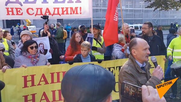 Смотрите, как русские Латвии защищают родной язык - Sputnik Latvija