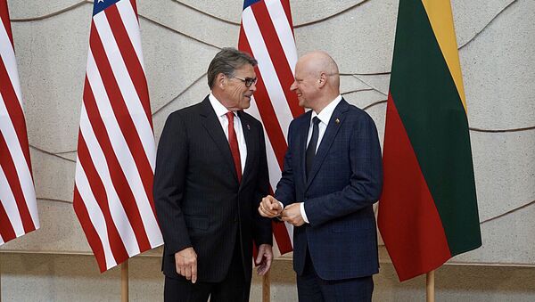 Секретарь по энергетике США Рик Перри встретился с премьером Литвы Саулюсом Сквернялисом - Sputnik Latvija