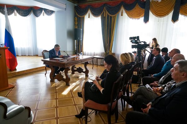 Пресс-конференция посла РФ: зачем из героев делают беженцев Пресс-конференция посла РФ: зачем из героев делают беженцев - Sputnik Латвия