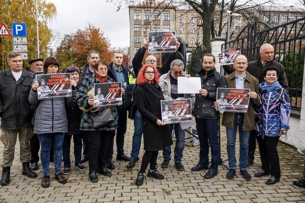 Освободите узника совести: антинацисты в Риге провели пикет в защиту Палецкиса Освободите узника совести: антинацисты в Риге провели пикет в защиту Палецкиса - Sputnik Латвия