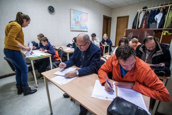 Географический диктант в Риге: проверяем знания вместе с министром обороны России Географический диктант в Риге: проверяем знания вместе с министром обороны России - Sputnik Латвия