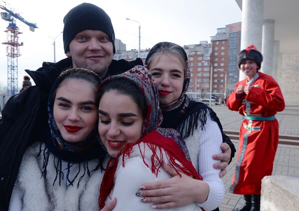 Участники фестиваля Моя Россия в рамках празднования Дня народного единства в Красноярске - Sputnik Латвия