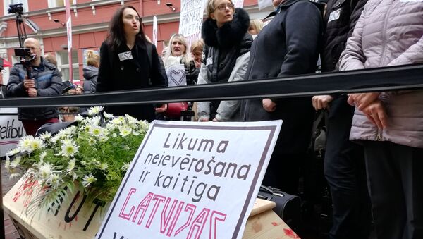 Акция протеста медиков у здания Сейма в Риге - Sputnik Latvija