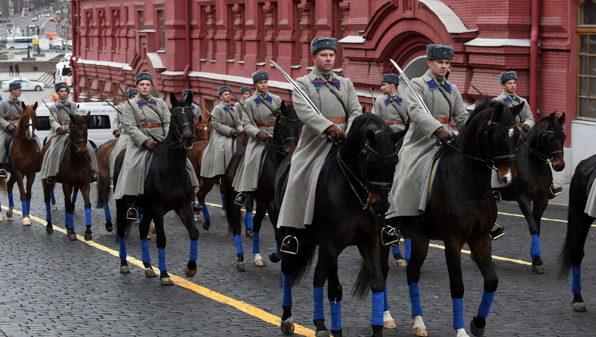 Когда состоялся военный парад на красной площади. Парад 7 ноября 2019 года в Москве на красной площади. Кавалерия на параде Победы 1945. Парад 7 ноября 1941 года в Москве. 1945 Конница на красной площади парад Победы.