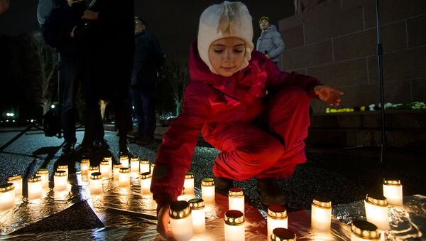 В годовщину Хрустальной ночи в Риге вcпомнили жертв Холокоста - Sputnik Латвия