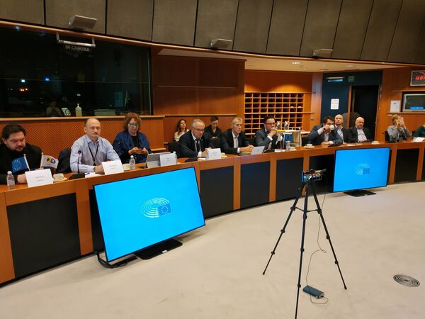 В Европарламенте обсудили, как русским СМИ выжить в Прибалтике и на Украине В Европарламенте обсудили, как русским СМИ выжить в Прибалтике и на Украине - Sputnik Латвия