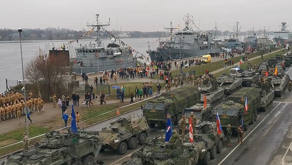 Независимость по-латвийски: парад с кораблями НАТО - Sputnik Латвия
