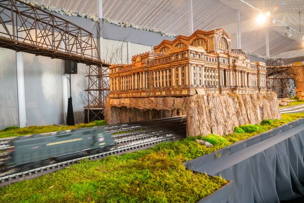 Один из экспонатов шоу поездов в Нью-Йоркском ботаническом саду - Sputnik Латвия