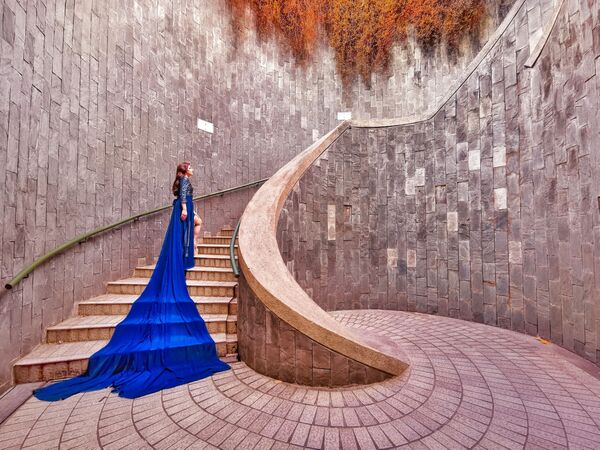 Снимок Lady in Blue фотографа из Сингапура, представленный на фотоконкурсе The World's Best Photos of #Fashion2019 Снимок Lady in Blue фотографа из Сингапура, представленный на фотоконкурсе The World's Best Photos of #Fashion2019 - Sputnik Латвия