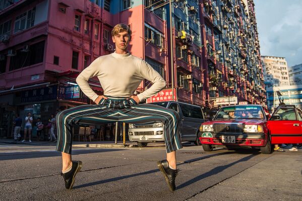 Снимок Own the streets of Hong Kong фотографа из Гонгконга, представленный на фотоконкурсе The World's Best Photos of #Fashion2019 Снимок Own the streets of Hong Kong фотографа из Гонгконга, представленный на фотоконкурсе The World's Best Photos of #Fashion2019 - Sputnik Латвия