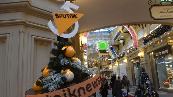 Новогодняя елка Sputnik в ГУМе - Sputnik Latvija