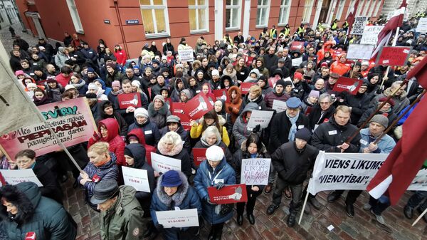 Медики протестуют у Сейма Латвии. - Sputnik Латвия
