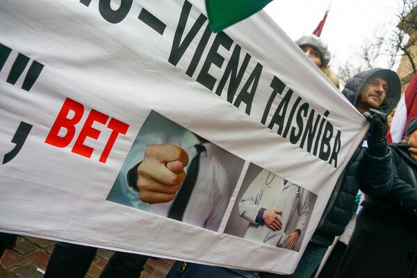Акция протеста медиков у здания Сейма. Акция протеста медиков у здания Сейма. - Sputnik Латвия