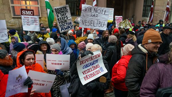 Акция протеста медиков у здания Сейма. - Sputnik Latvija