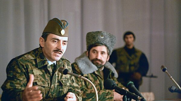 Первый президент Чеченской Республики Джохар Дудаев (1944-1996) - первый слева. - Sputnik Latvija