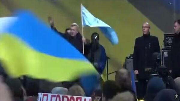 Экс-президент Украины Петра Порошенко забросали яйцами на митинге в Киеве - Sputnik Латвия