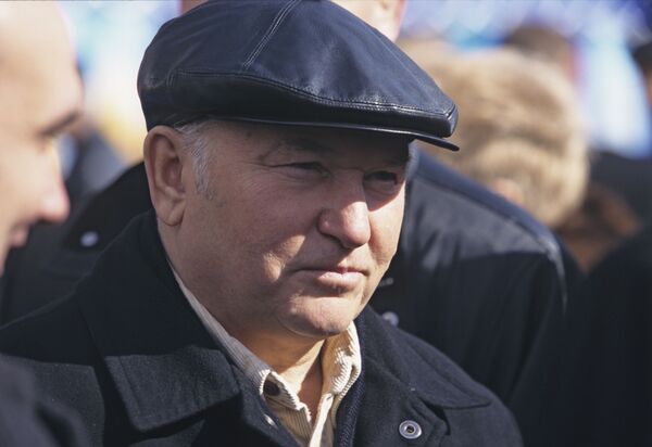 Мэр Москвы Юрий Лужков, 2000 год - Sputnik Латвия