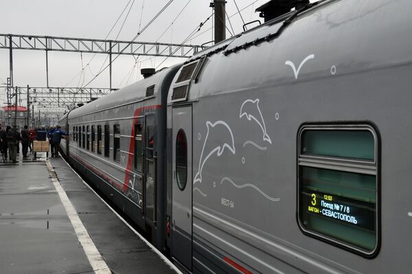 Отправление поезда Таврия из Санкт-Петербурга в Крым Отправление поезда Таврия из Санкт-Петербурга в Крым - Sputnik Латвия