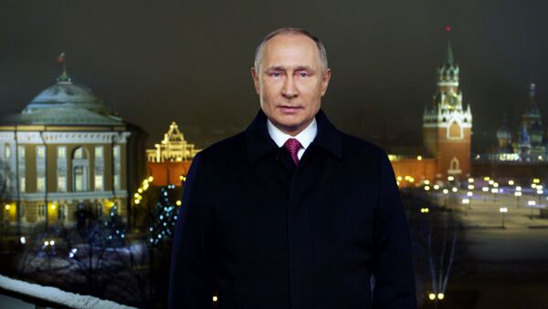 Путин поздравил россиян с Новым годом - видео - Sputnik Латвия