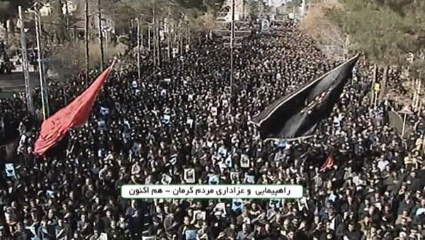 В Иране тысячи человек вышли на митинг после убийства генерала Сулеймани  - Sputnik Latvija