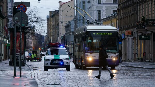 По улице Тербатас пустили тролейбус. - Sputnik Латвия