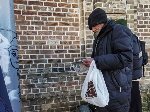 Другая сторона. Почему в Риге не умрешь с голоду, или Путешествие в мир бездомных Другая сторона. Почему в Риге не умрешь с голоду, или Путешествие в мир бездомных - Sputnik Латвия