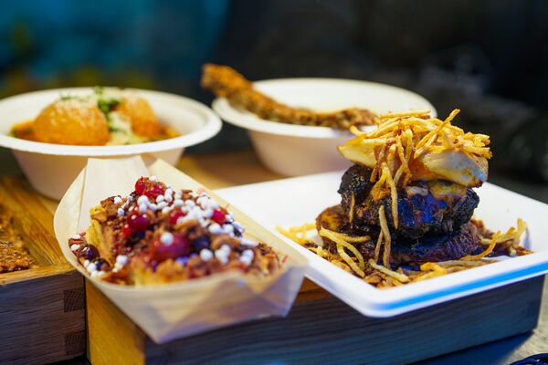 Уличная еда на фестивале Street Food Festival в Риге превращается в изысканные ресторанные блюда. Уличная еда на фестивале Street Food Festival в Риге превращается в изысканные ресторанные блюда. - Sputnik Латвия