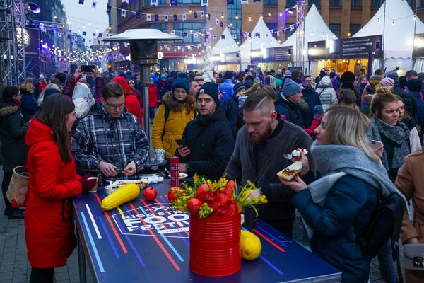В Риге прошел четвертый фестиваль уличной еды Street Food Festival. В Риге прошел четвертый фестиваль уличной еды Street Food Festival. - Sputnik Латвия