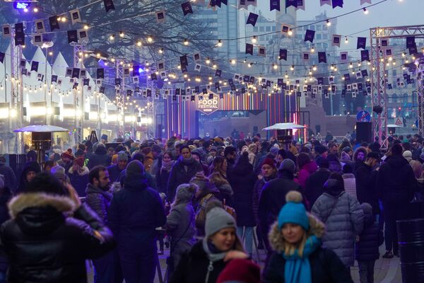 В Риге прошел четвертый фестиваль уличной еды Street Food Festival. В Риге прошел четвертый фестиваль уличной еды Street Food Festival. - Sputnik Латвия