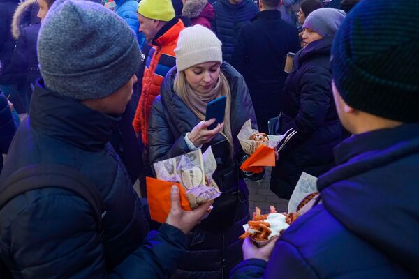 Количество фотографий еды на фестивале уличной еды Street Food Festival в Риге било все рекорды. Количество фотографий еды на фестивале уличной еды Street Food Festival в Риге било все рекорды. - Sputnik Латвия