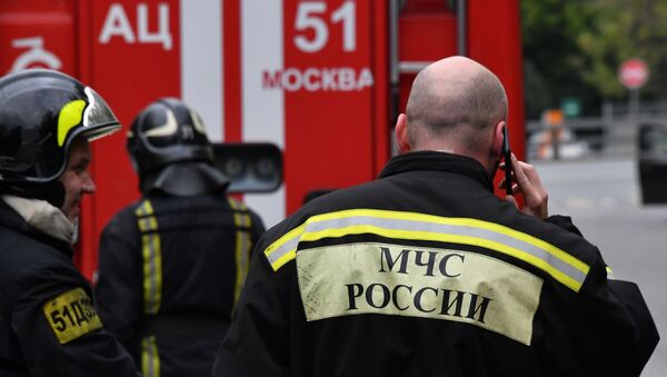 Сотрудники противопожарной службы МЧС - Sputnik Латвия