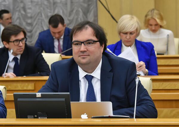 Министр цифрового развития Максут Шадаев Министр цифрового развития Максут Шадаев - Sputnik Латвия