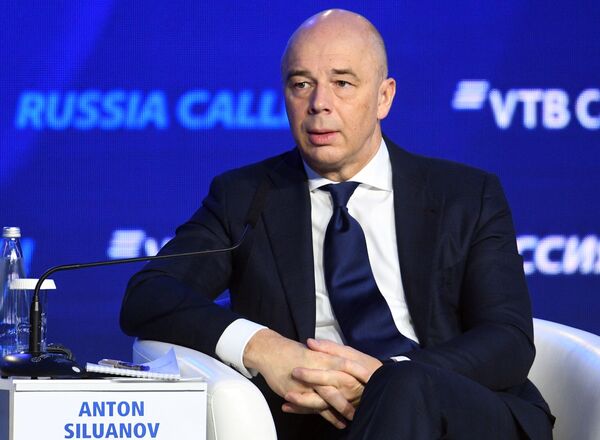 Первый заместитель председателя правительства - министр финансов РФ Антон Силуанов на инвестиционном форуме ВТБ Капитал в Москве Первый заместитель председателя правительства - министр финансов РФ Антон Силуанов на инвестиционном форуме ВТБ Капитал в Москве - Sputnik Латвия