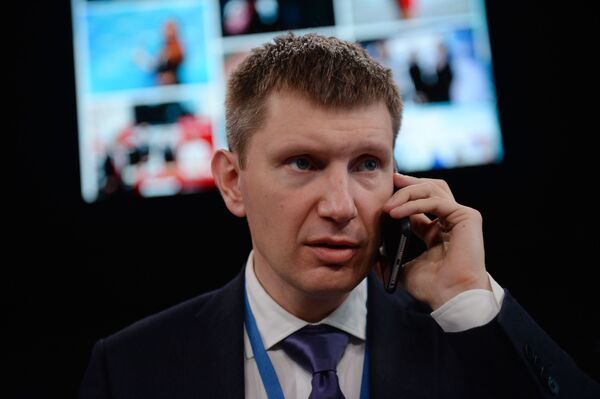Исполняющий обязанности губернатора Пермского края Максим Решетников на Красноярском экономическом форуме 2017 Исполняющий обязанности губернатора Пермского края Максим Решетников на Красноярском экономическом форуме 2017 - Sputnik Латвия
