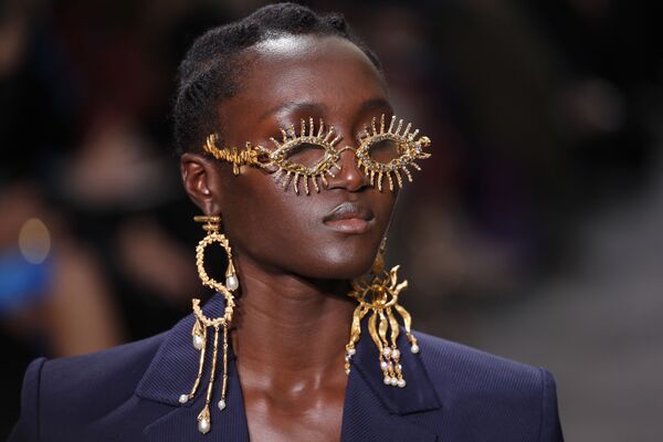 Неделя моды в Париже Haute Couture: Schiaparelli Неделя моды в Париже Haute Couture: Schiaparelli - Sputnik Латвия