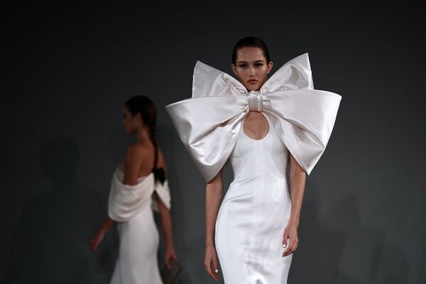 Неделя моды в Париже Haute Couture: Alexis Mabille Неделя моды в Париже Haute Couture: Alexis Mabille - Sputnik Латвия