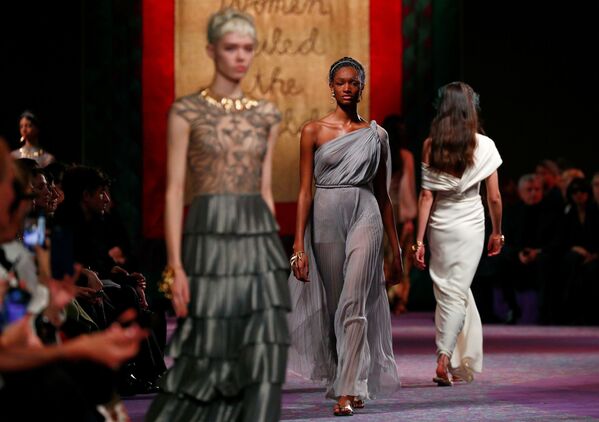 Неделя моды в Париже Haute Couture: Dior Неделя моды в Париже Haute Couture: Dior - Sputnik Латвия