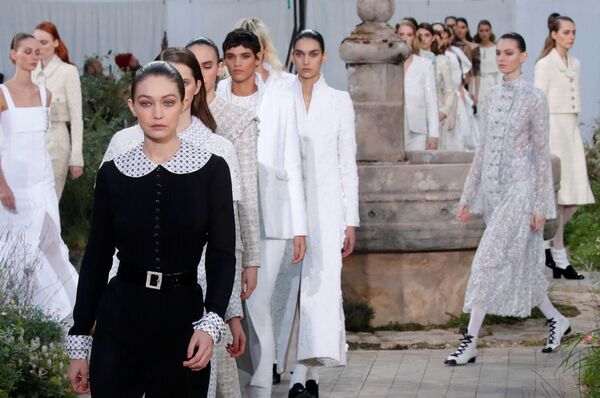 Неделя моды в Париже Haute Couture: Chanel Неделя моды в Париже Haute Couture: Chanel - Sputnik Латвия