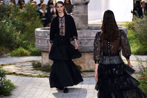 Неделя моды в Париже Haute Couture: Chanel Неделя моды в Париже Haute Couture: Chanel - Sputnik Латвия