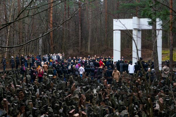 Памятное мероприятие на мемориале Бикерниеки, посвященное Международному дню памяти жертв Холокоста - Sputnik Латвия