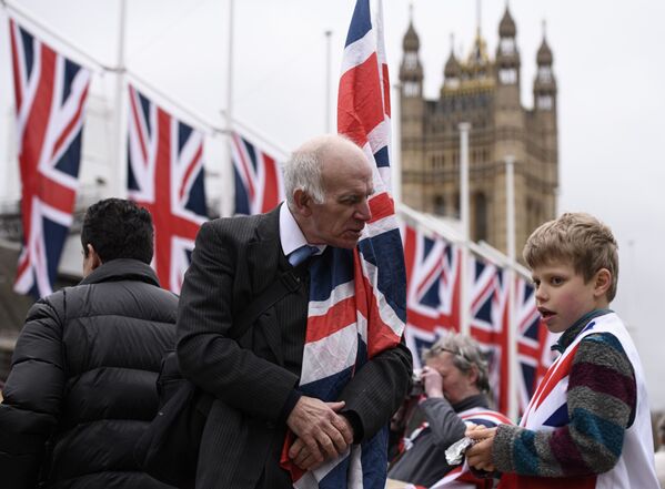 Сторонники Brexit на торжественных мероприятиях, посвященных выходу Великобритании из ЕС (Brexit Party) на площади Парламента в Лондоне вблизи Вестминстерского дворца. Сторонники Brexit на торжественных мероприятиях, посвященных выходу Великобритании из ЕС (Brexit Party) на площади Парламента в Лондоне вблизи Вестминстерского дворца. - Sputnik Латвия