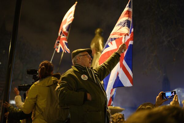 Сторонники Brexit на торжественных мероприятиях, посвященных выходу Великобритании из ЕС (Brexit Party) на площади Парламента в Лондоне вблизи Вестминстерского дворца. - Sputnik Латвия
