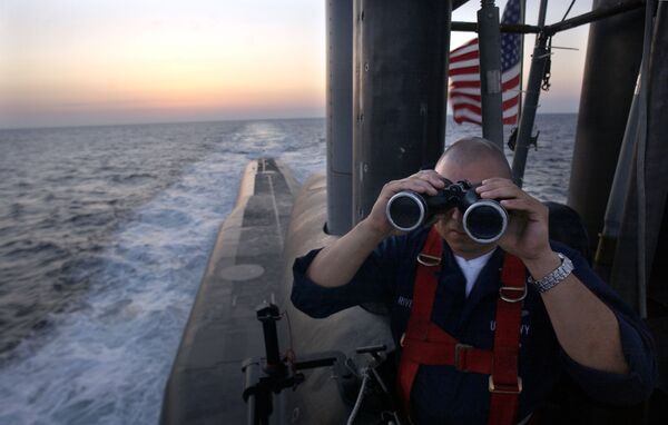 Офицер на борту подводной лодки USS Florida  - Sputnik Латвия