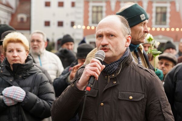Митинг против бедности в Риге: Латвию назвали фашистским государством Митинг против бедности в Риге: Латвию назвали фашистским государством - Sputnik Латвия