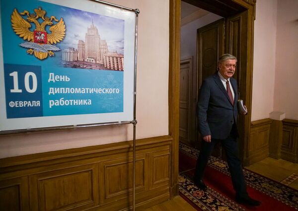 Удар по бизнесу с Россией срикошетил в СМИ: посол РФ в Латвии о свободе слова Удар по бизнесу с Россией срикошетил в СМИ: посол РФ в Латвии о свободе слова - Sputnik Латвия
