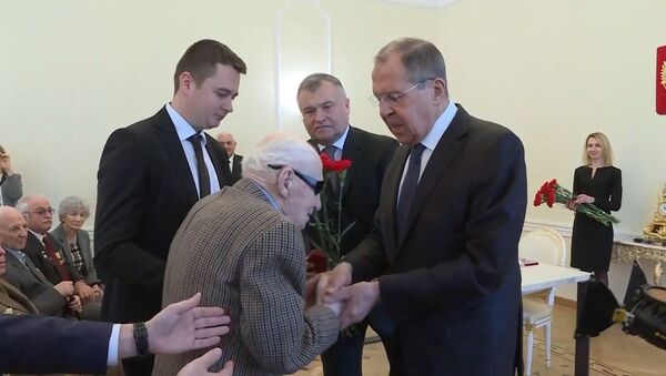 Сергей Лавров в Мюнхене наградил ветеранов памятными медалями  - Sputnik Латвия